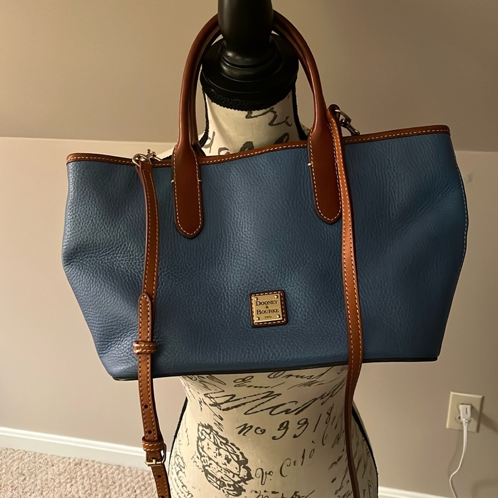 Dooney & Bourke Bag blue with shoulder strap and crossbody strap